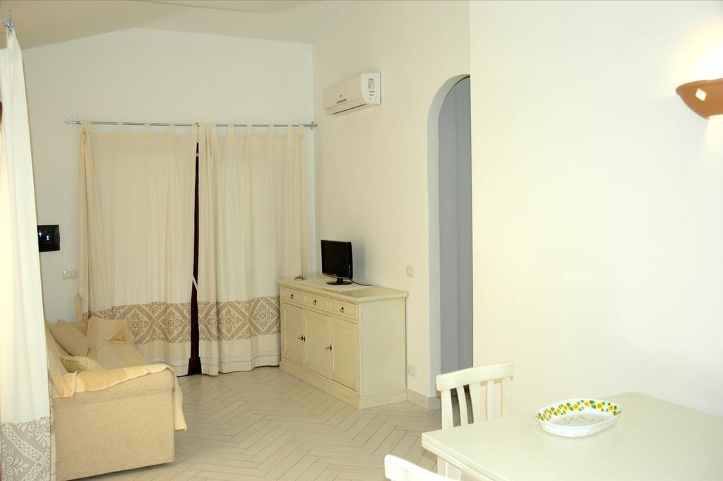 سان تيودورو Holiday Homes Stella Marina الغرفة الصورة